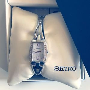 Ladies Seiko Diamond Solar Watch model V115